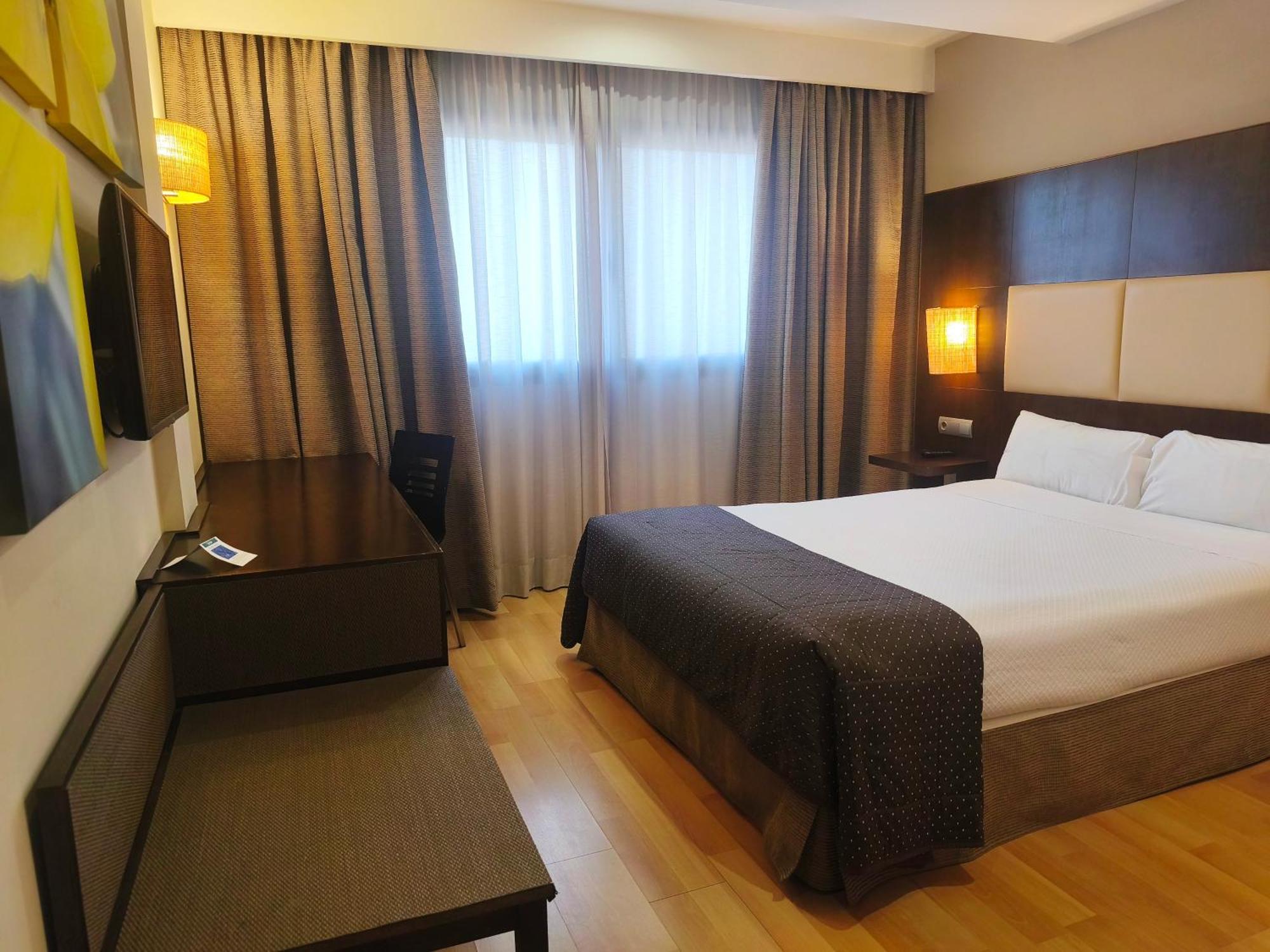 Hotel Sercotel Cuatro Postes Ávila Exterior foto